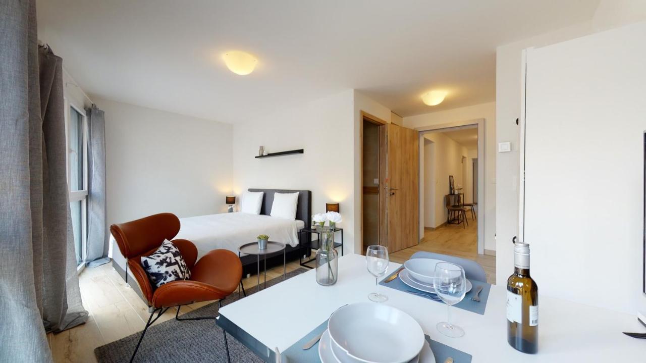 Nonanteneuf Appart Hotel Aigle - Contactless Check-In Kültér fotó